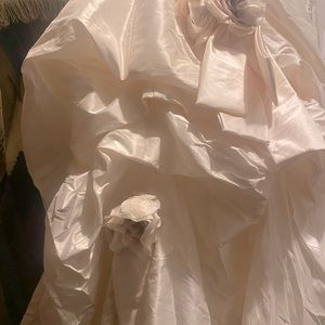 Bought in 2005, never been worn. Gorgeous wedding dress by Anne Barge.